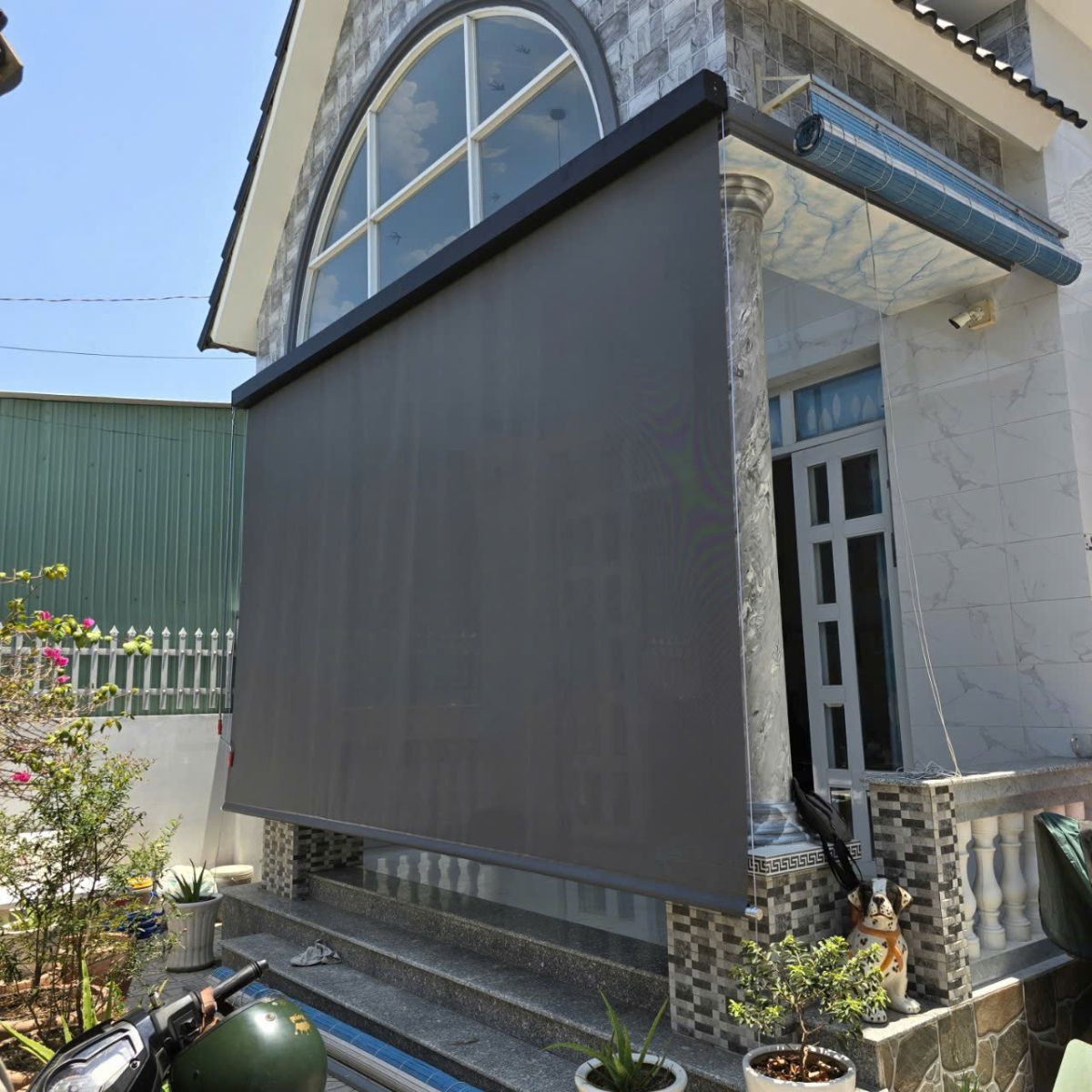 Rèm cuốn chống nắng mưa